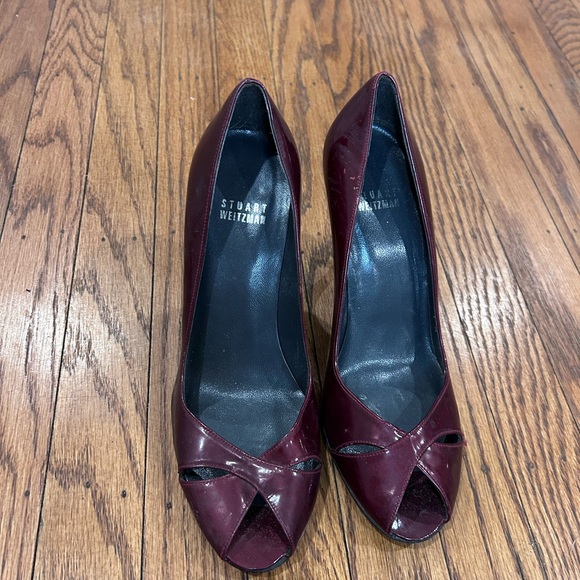 Stuart Weitzman Burgundy Patent Leather Peep Toe Heels - size 7.5 - Picture 8 of 13